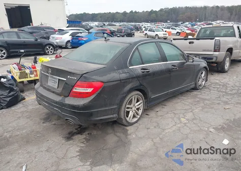 2014 Mercedes-Benz C 300 Sport 4Matic z USA, uszkodzony, nr VIN WDDGF8AB5EG217284